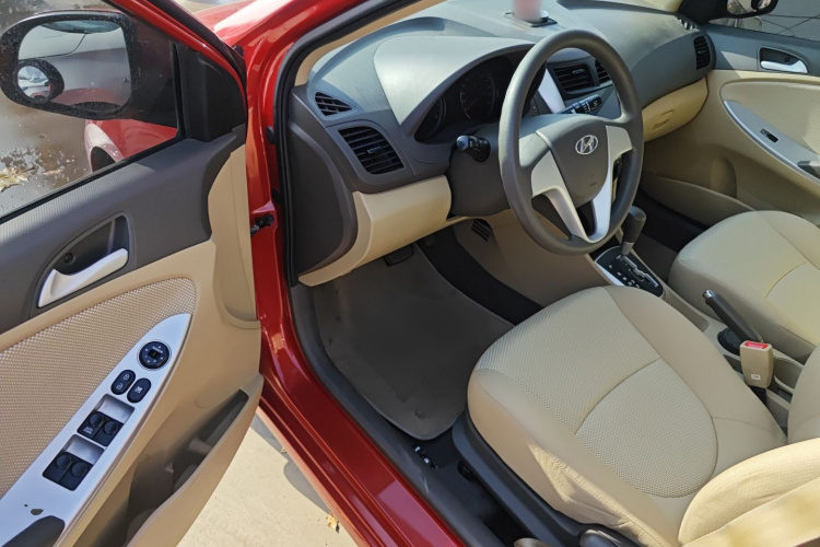 现代 瑞纳 2010款 三厢 1.4L 自动时尚型GT中控内饰7003