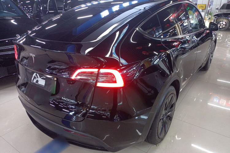 特斯拉 Model Y 2024款 后轮驱动版车身外观6005