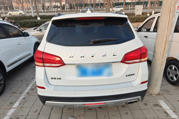 哈弗H6 2021款 运动版 1.5T 自动精英智联型 六边形格栅车身外观6
