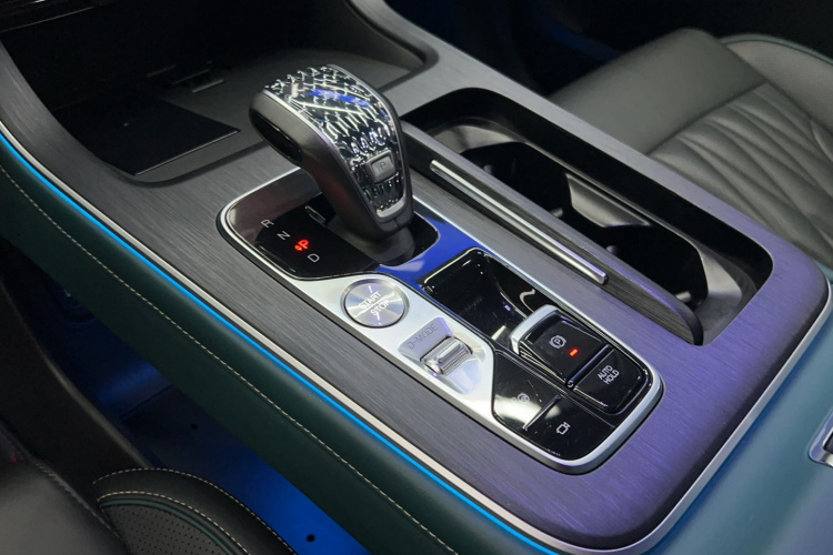 广汽传祺 传祺GS8 2022款 领航系列 2.0TGDI 两驱尊贵版（七座）局部细节18