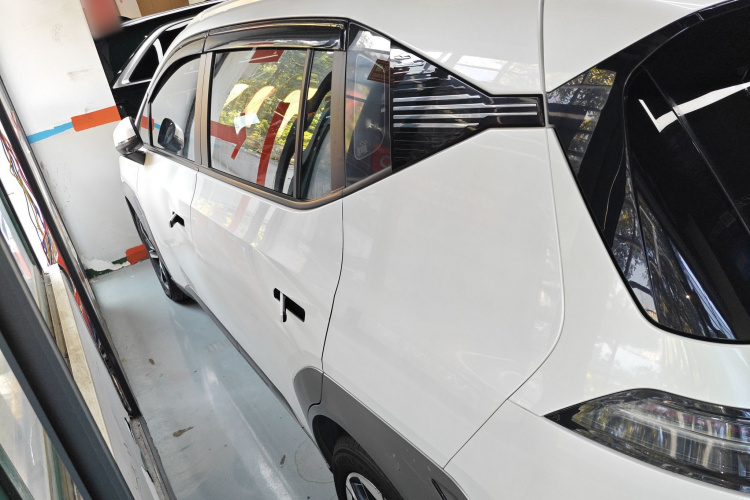 埃安 AION Y 2023款 Younger 星耀版车身外观4