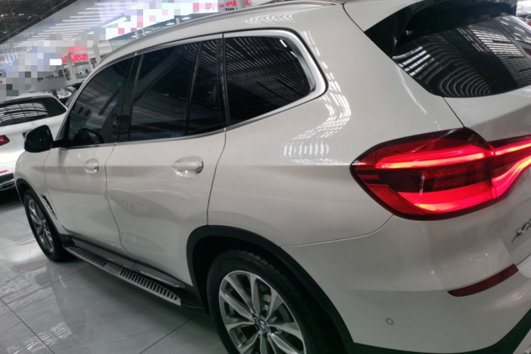 宝马X3 2020款  xDrive25i 豪华套装车身外观4