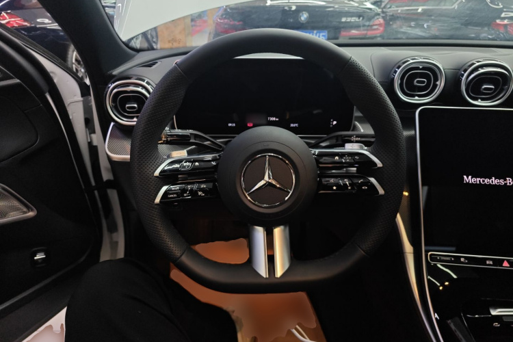 奔驰C级 2025款 C 260 L 皓夜运动版中控内饰13