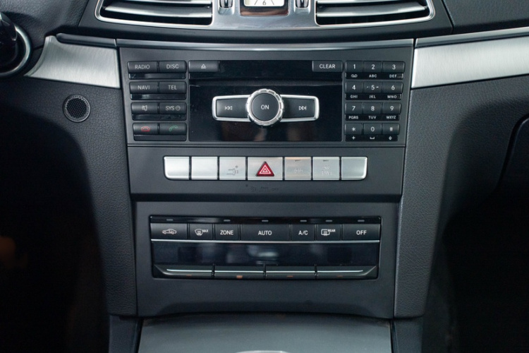 奔驰E级(进口) 2014款 E 200 轿跑版中控内饰7002