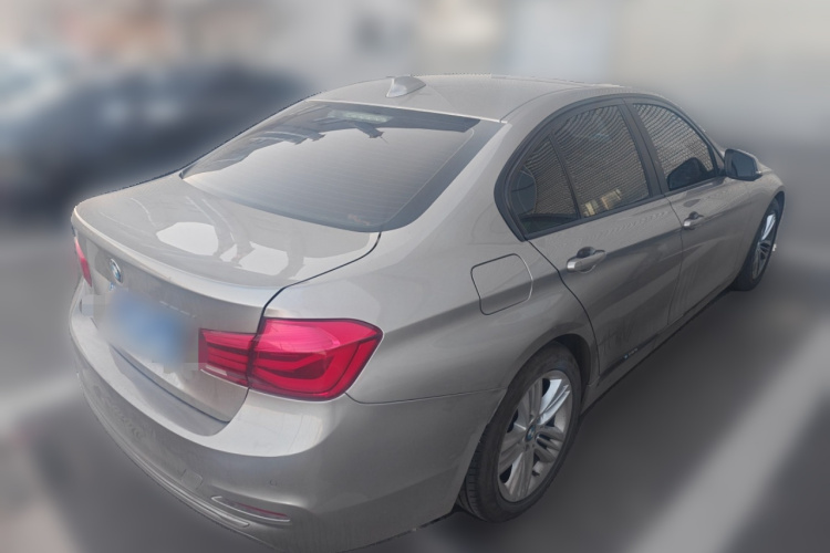 宝马3系 2016款 320i 时尚型车身外观7