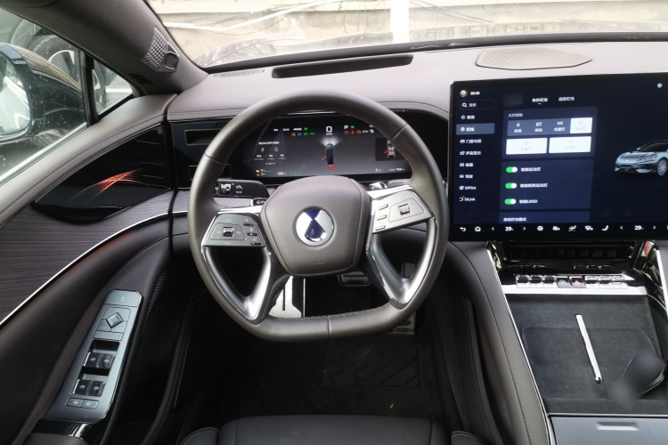 腾势Z9 2024款 1100km 四驱Ultra版中控内饰13