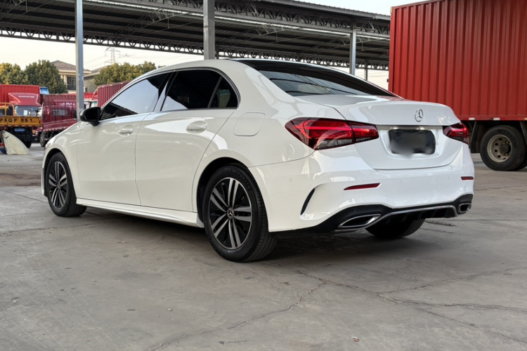 奔驰A级 2019款 A 180 L 运动轿车车身外观6008