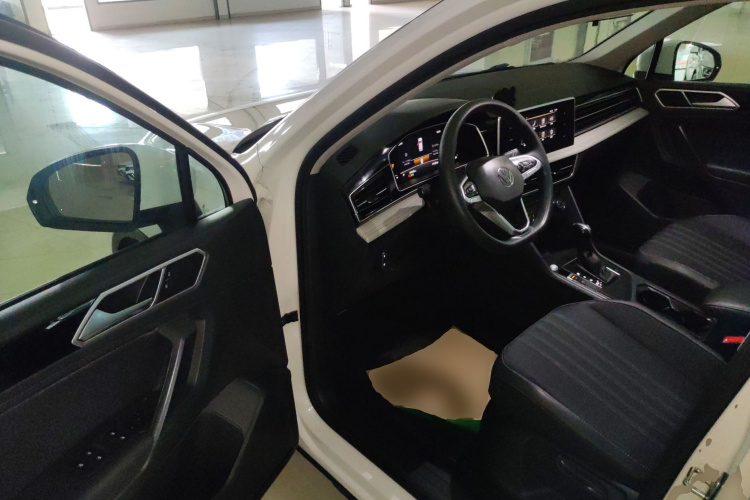 大众 途观L 2022款 330TSI 自动两驱舒享版中控内饰20