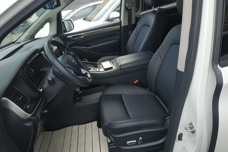 广汽传祺 传祺M8 2023款 领秀系列 390T 豪华版中控内饰19