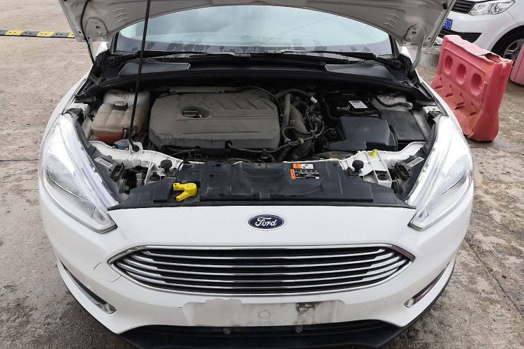 福特 福克斯 2018款 三厢经典 EcoBoost 180 自动精英型局部细节24