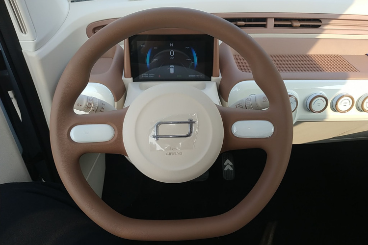 奔腾小马 2026款 222km 炫彩马中控内饰13