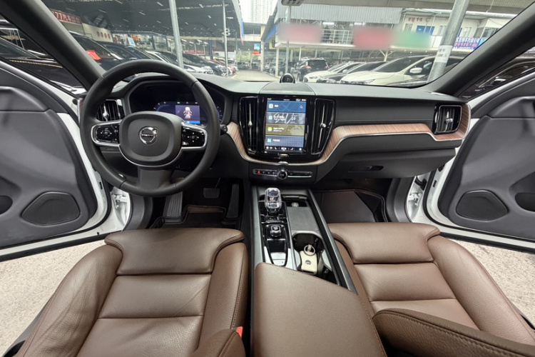 沃尔沃XC60 2024款 B5 四驱智远豪华版中控内饰7006