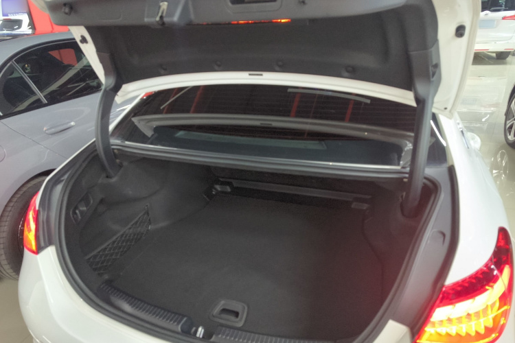 奔驰C级 2023款 C 260 L 运动版机舱底盘23