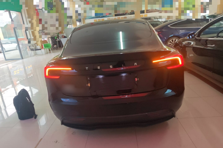 特斯拉 Model 3 2023款 长续航全轮驱动版车身外观6004