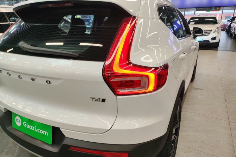 沃尔沃XC40 2022款 T4 四驱智远豪华版车身外观9