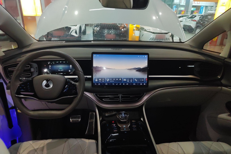 腾势D9 2022款 DM-i 970 四驱尊荣型中控内饰12