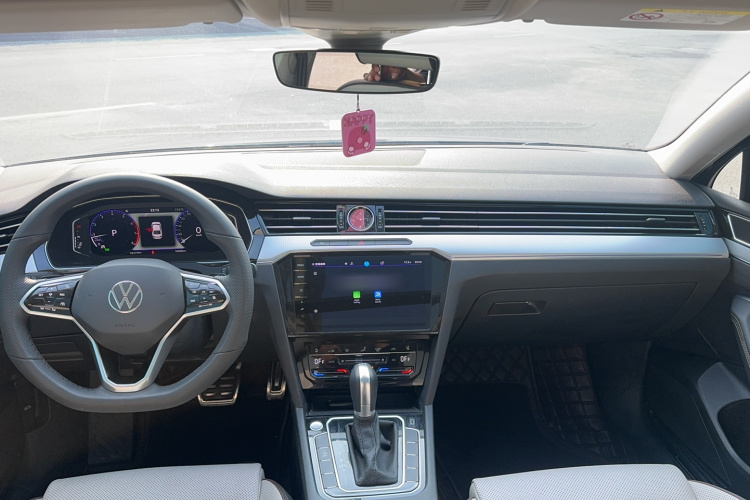 大众 迈腾 2023款 200万辆纪念版 330TSI DSG豪华型中控内饰7003