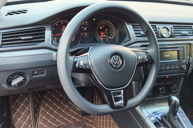 大众 帕萨特 2017款 330TSI DSG尊荣版中控内饰13