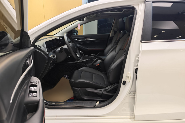 长安 逸动 2020款 PLUS 1.6L GDI 手动豪华型局部细节19