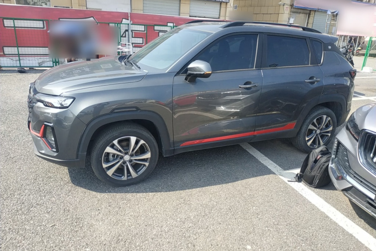 长安CS35PLUS 2023款 畅享版 1.4T DCT豪华型车身外观4