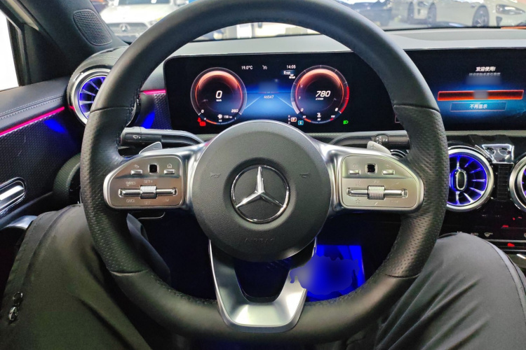 奔驰A级 2022款 改款三 A 200 L 运动轿车时尚型中控内饰13