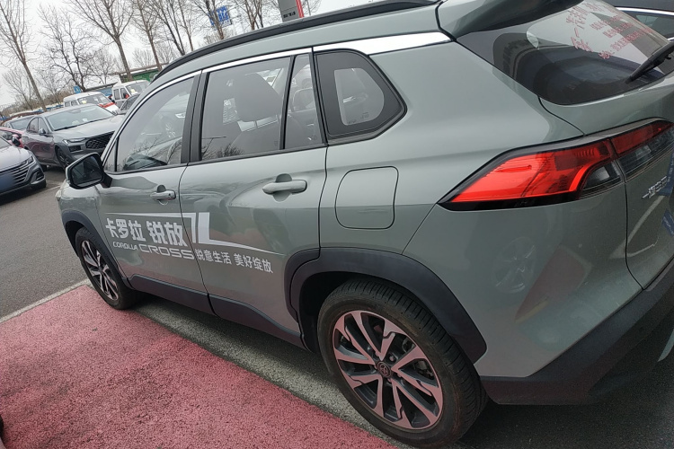 丰田 卡罗拉锐放 2022款 2.0L 旗舰版车身外观4