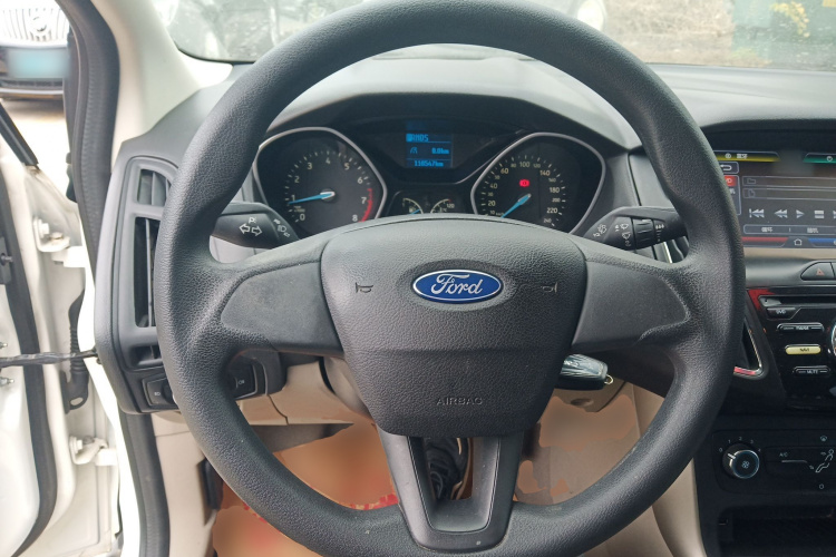 福特 福克斯 2015款 三厢 1.6L 自动舒适型中控内饰13