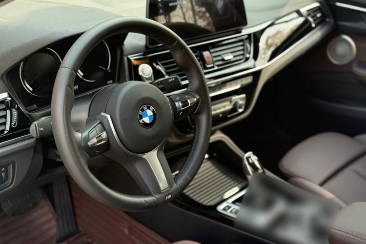 宝马1系 2022款 120i M运动曜夜版中控内饰7002