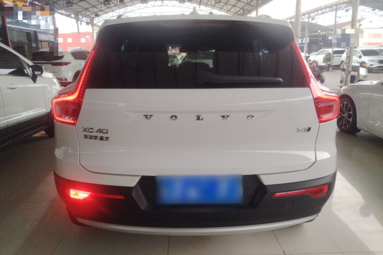 沃尔沃XC40 2022款 T4 四驱智行时尚版车身外观6