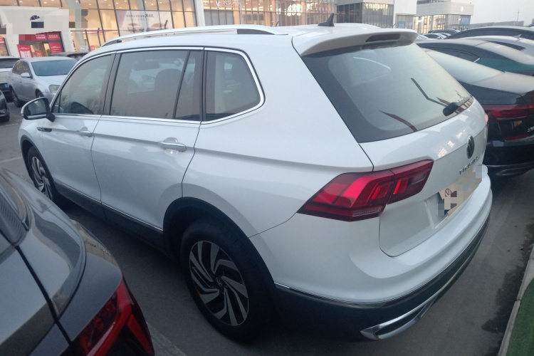 大众 途观L 2024款 300TSI 自动两驱智享版车身外观4