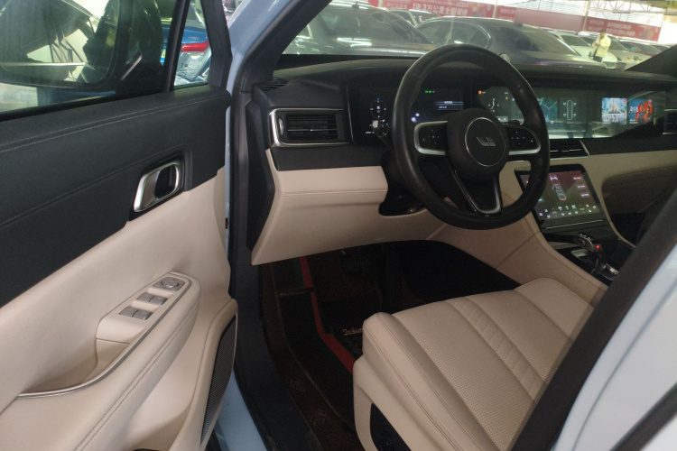 理想汽车 理想ONE 2020款 增程6座版中控内饰20