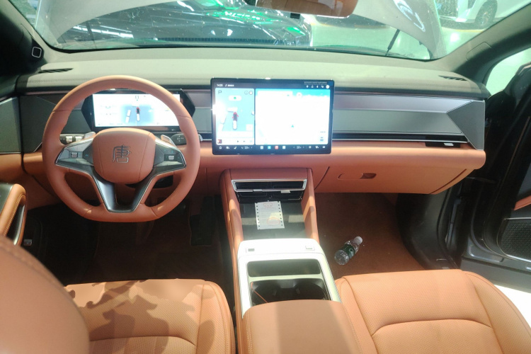 比亚迪 唐L 2025款 EV 670KM激光雷达尊享型中控内饰7002