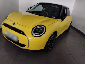 电动MINI COOPER 2024款 452km COOPER SE 艺术家