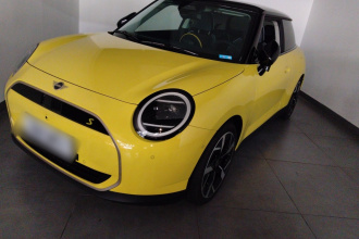 电动MINI COOPER 2024款 452km COOPER SE 艺术家