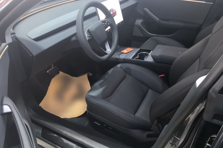 特斯拉 Model 3 2023款 后轮驱动版中控内饰19