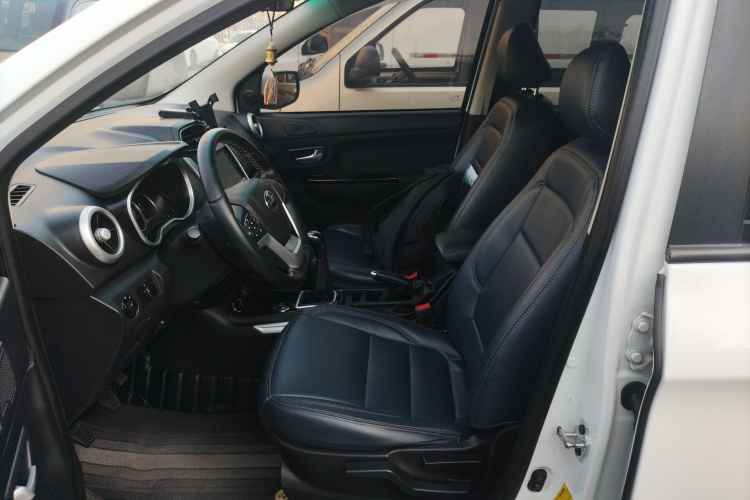 SWM斯威汽车 SWM斯威X3 2021款 1.5L 手动舒适型 7座中控内饰19