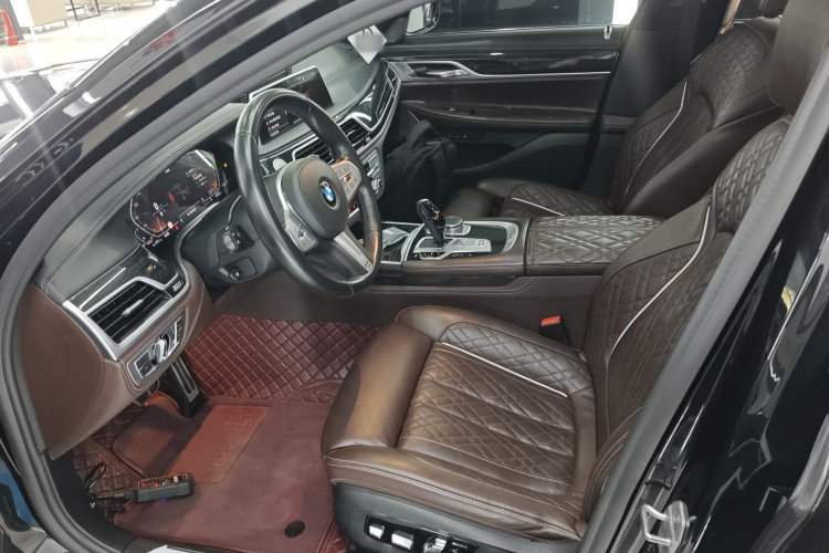 宝马7系 2019款 改款 740Li 领先型 M运动套装中控内饰20