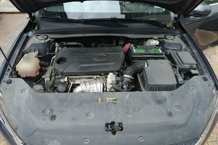 比亚迪 秦Pro 2020款 超越版 1.5TI 自动旗舰型机舱底盘24