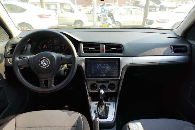 大众 朗行 2013款 1.6L 自动风尚型中控内饰12