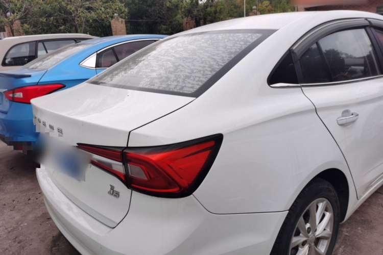 荣威i5 2020款 1.5L 自动4G互联领豪版车身外观7