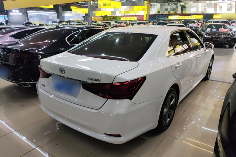 丰田 皇冠 2015款 2.5L 智享版车身外观7
