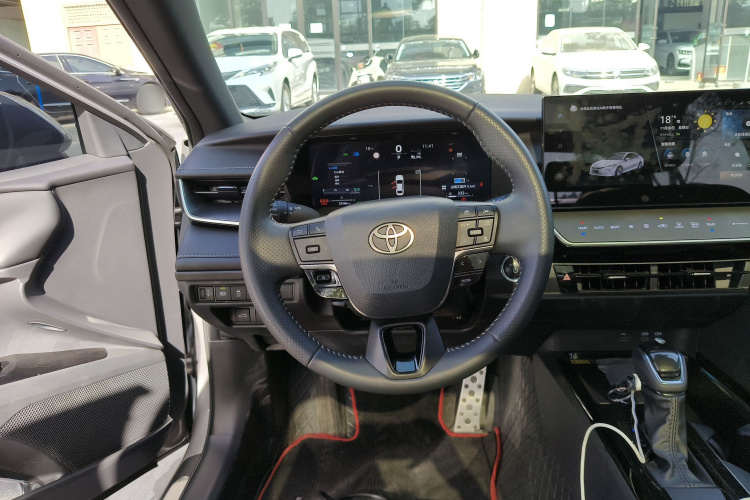 丰田 凯美瑞 2024款 双擎 2.0HXS 运动Plus版中控内饰13