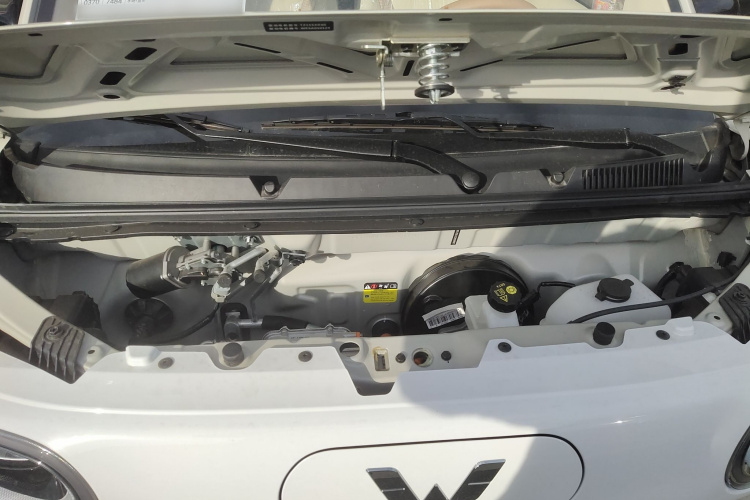 五菱汽车 宏光MINIEV 2024款 第三代 215km 青春版机舱底盘24