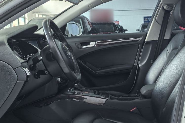 奥迪A4L 2015款 35 TFSI 自动舒适型中控内饰7001