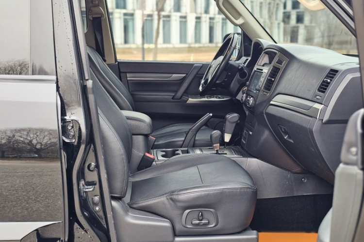 三菱 帕杰罗(进口) 2016款 3.0L 自动尊贵版 国V局部细节41