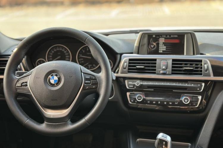 宝马3系 2017款 320Li 时尚型中控内饰7003