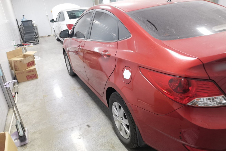 现代 瑞纳 2010款 三厢 1.4L 手动舒适型GS车身外观4