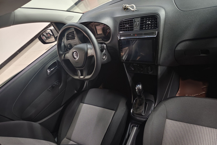 大众 Polo 2016款 1.4L 自动风尚型中控内饰7004