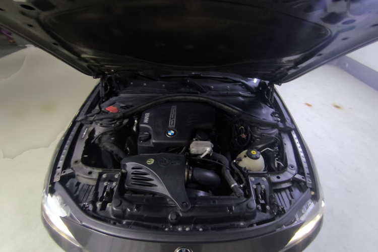 宝马3系 2013款 320i 时尚型机舱底盘24