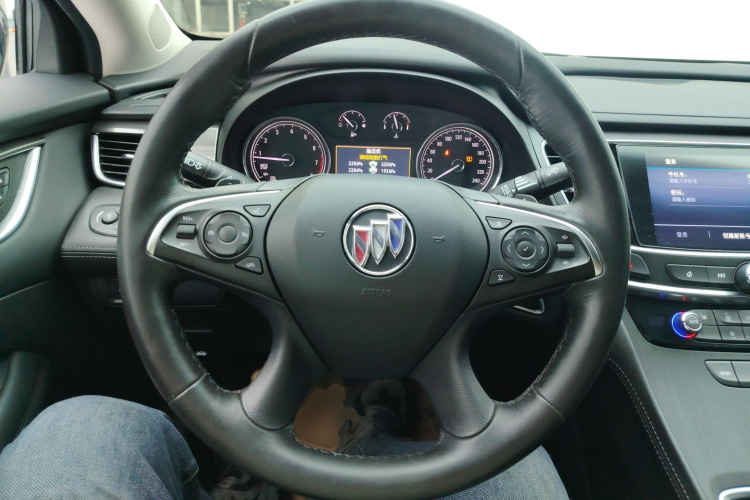 别克 君越 2021款 652T 豪华型中控内饰13